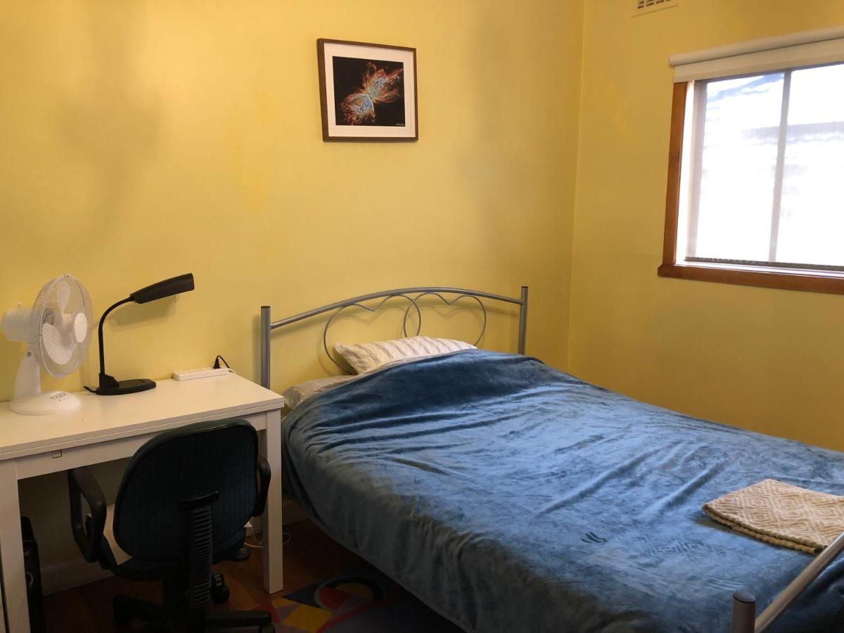 A Single Room Near The Railway Station Melbourne Buitenkant foto