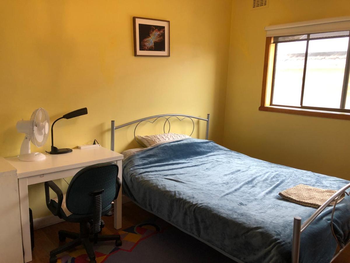 A Single Room Near The Railway Station Melbourne Buitenkant foto